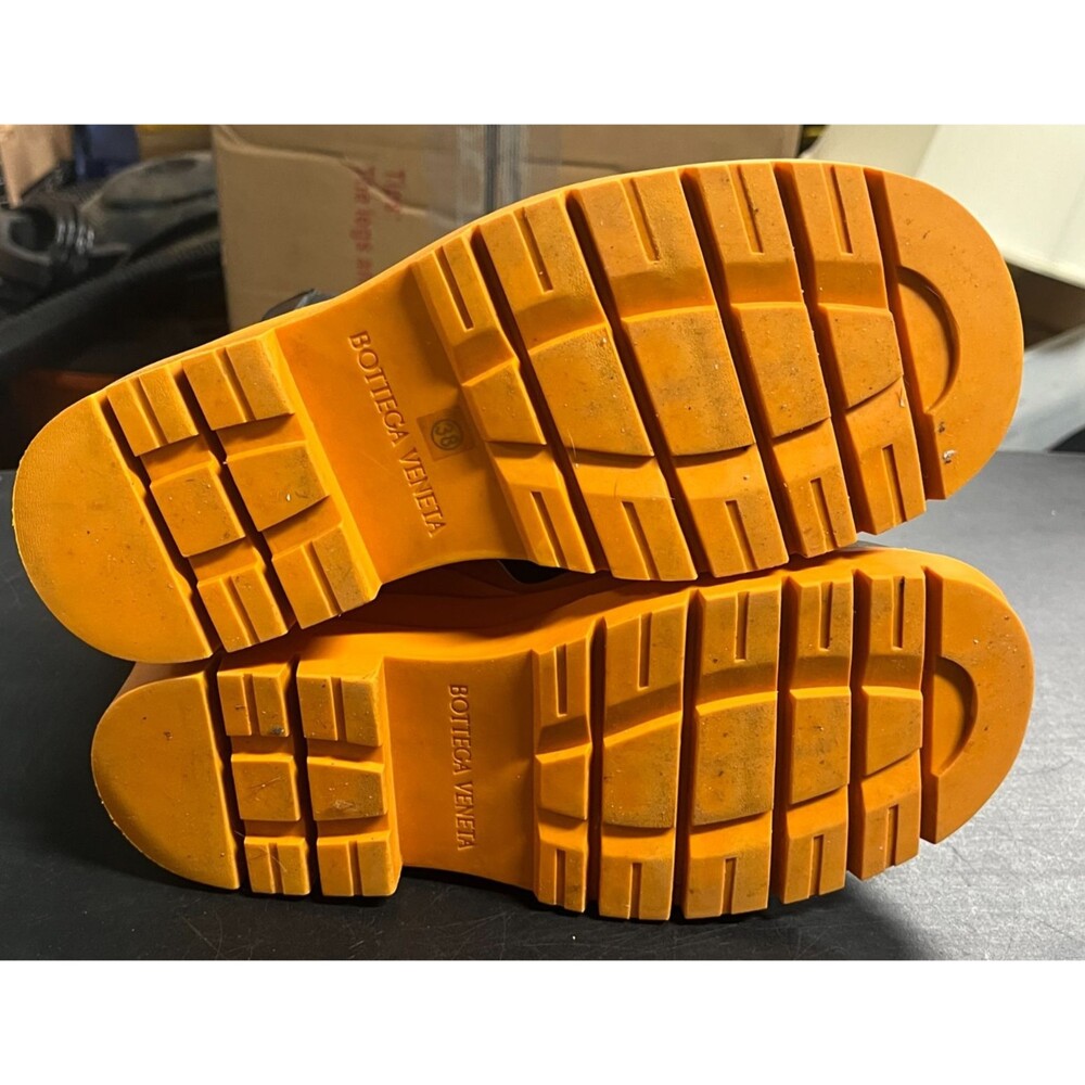 Bottega Veneta Tire Chelsea Boot in Black & Tangerine with Box EU 38/US 8 - Picture 12 of 16